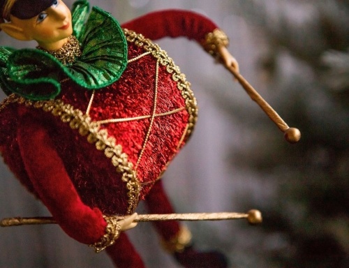 Кукла на ёлку "Человечек-барабан", полистоун, текстиль, красный, 33х14х8 см, Edelman, Noel (Katherine's style) фото 2