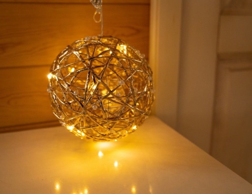 Светящийся подвесной шар ТЕССИТУРА ДОРО, золотой, 20 тёплых белых mini LED-огней, 30 см, батарейки, Koopman International фото 4