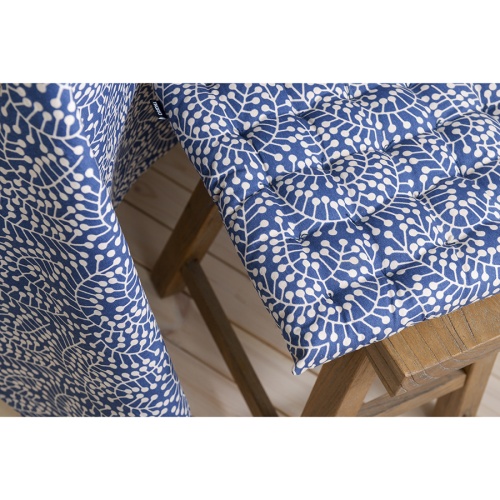 Подушка на стул темно-синего цвета с принтом Спелая Смородина из коллекции scandinavian touch, 40х40 см фото 2