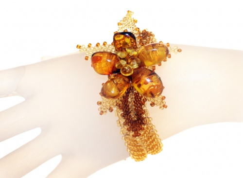 Красивый браслет с цветком из бисера и балтийского янтаря, 20914 фото 2