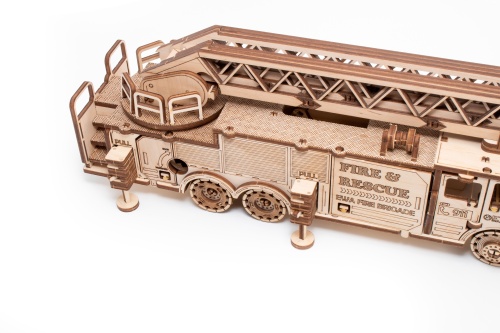 Сборная модель деревянная 3D EWA Пожарная машина с лестницей фото 9