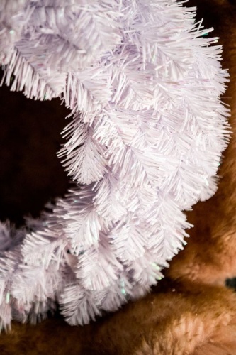 Хвойный венок "Исландский" белоснежный, хвоя - PVC, 90 см, Triumph Tree фото 2
