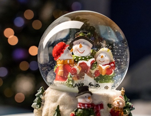 Музыкальный снежный шар Семейное Рождество 14*15 см (Sigro) фото 2