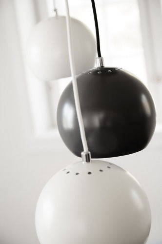 Лампа подвесная ball, кобальтово-синяя матовая, черный шнур фото 5