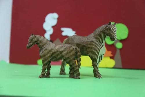 Деревянный конструктор UNIWOOD Лошадь с жеребенком с набором карандашей фото 4