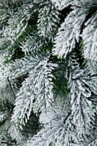 Искусственная ель Власта заснеженная с вплетенной гирляндой, Crystal Trees фото 12