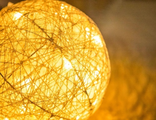 Светящийся шар "Хлопковая сеточка", белый с глиттером, 20 тёплых белых LED-огней, 20 см, батарейки, таймер, Kaemingk фото 2