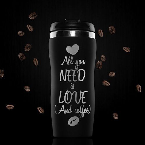 Термокружка "All You Need is Love" в красном цвете, изготовленная из нержавеющей стали, представленная в подарочной упаковке фото 2
