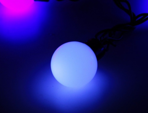 Светодиодная гирлянда "Большие" шарики ТРИКОЛОР, 20 белых, синих и красных LED, 5 м, коннектор, черный провод, уличная, Rich LED фото 4