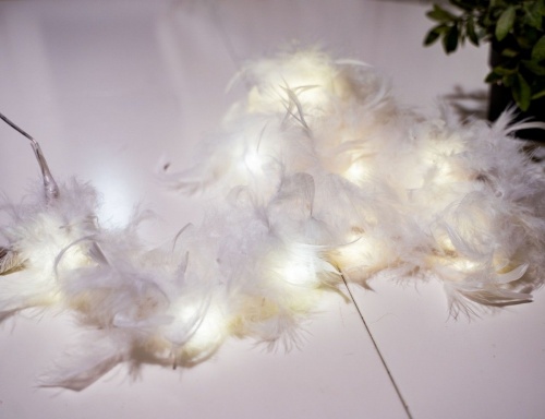 Электрогирлянда "Боа из перьев", белая, 20 тёплых белых микро LED-огней, 180+30 см, таймер, батарейки, Kaemingk фото 4