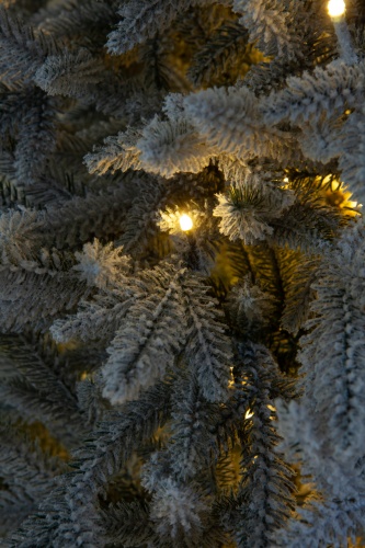 Искусственная ель Персея в снегу с вплетенной гирляндой, Crystal Trees фото 8