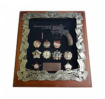 Ключница с пистолетами Наган с наградами СССР, КБ-06