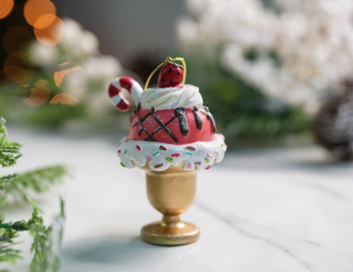 Ёлочное украшение МОРОЖЕНОЕ 'КЛУБНИКА, СЛИВКИ, КАРАМЕЛЬ', полистоун, 10 см, Goodwill фото 2