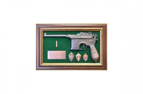 Панно с пистолетами Маузер со знаками ФСБ в подарочной коробке, ПС-39