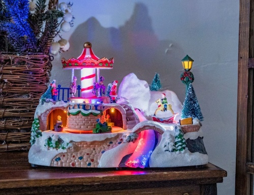 Светодинамическая миниатюра "Новогодний круговорот - карусель", полистоун, цветные LED-огни, динамика, 24x15x16 см, батарейки, Kaemingk