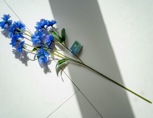 Искусственные полевые цветы -декоративная ветка "Васильки", полиэстер, голубые, 55 см, Kaemingk фото 5