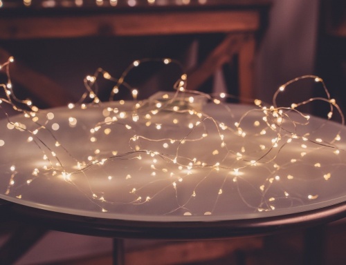 Гирлянда "Светлячки", 100 экстра тёплых белых mini LED-ламп, 5 м, золотистый провод, таймер, батарейки, Koopman International фото 5
