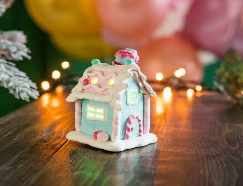 Ёлочная игрушка "Сахарный домик мечты" с подсветкой LED-огнями, полирезин, 6.6х6.6х8.5 см, Forest Market фото 2