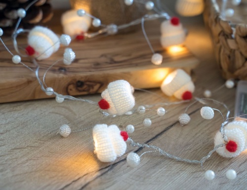 Светодиодная новогодняя гирлянда ВЯЗАНЫЕ ШАПОЧКИ, 10 тёплых белых LED-огней, 1.1+0.3 м, прозрачный провод, таймер, батарейки, Kaemingk (Lumineo) фото 2