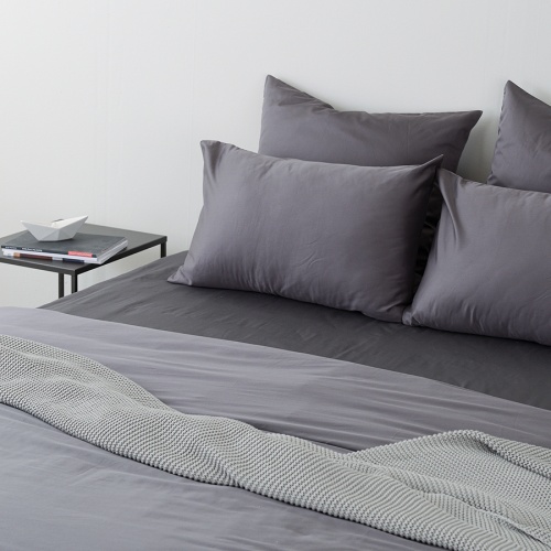 Комплект постельного белья двуспальный из сатина темно-серого цвета из коллекции wild фото 6
