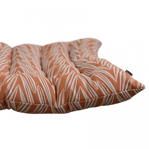 Подушка на стул стеганая из хлопка с графичным принтом Колосья из коллекции russian north фото 3