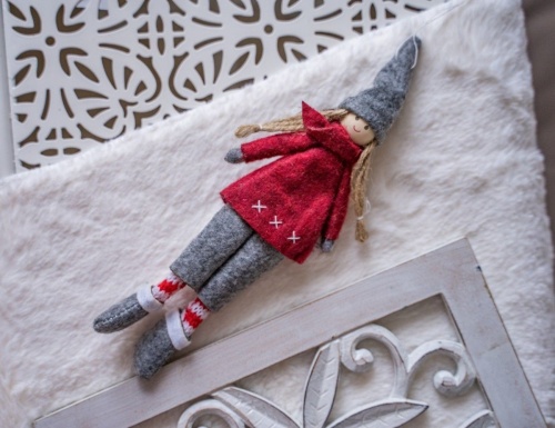Фетровая кукла на ёлку "Задорная девчонка", разные модели, 26 см, Due Esse Christmas фото 2