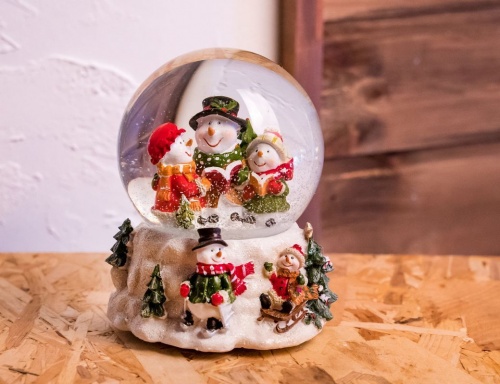 Музыкальный снежный шар Семейное Рождество 14*15 см (Sigro) фото 4