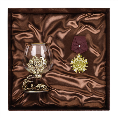Бокалы - "Royal Elegance Glassware" - Бокал для коньяка "Охота на Кабана + орден 'С Юбилеем 75 лет'", из кристалла с накладкой, с размерами 13 см высотой и 6 см диаметром, вместимостью 310 мл, в упаковке 17х14х10 см фото 6