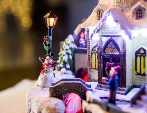 Светящаяся миниатюра "Праздничная церковь", полистоун, цветные LED-огни, оптоволокно, динамика, музыка, 26x25x37 см, Kaemingk фото 3