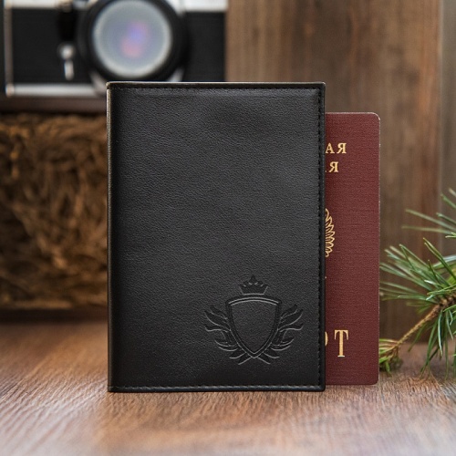 Обложка для паспорта, черная, "Дворянский Герб", в деревянной шкатулке с гравировкой "Мой мужчина - моя гордость".