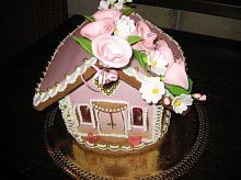 Пряник "Розовый домик с цветами"