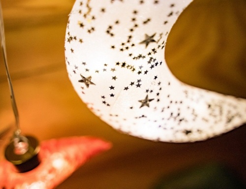 Подвесной декоративный светильник "Звёздный месяц", стекло, бело-серебристый, тёплые белые микро LED-огни, 17 см, батарейки., Due Esse Christmas фото 5