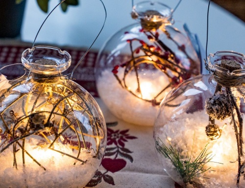 Светящийся ёлочный шар "Лесной огонёк" с шишками, стекло, тёплый белый LED-огонь, батарейки, Kaemingk фото 2