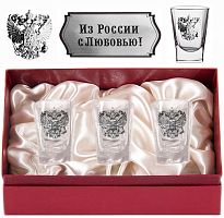 от бренда "Герб" в картонном футляре - набор из трех стопок с оловянными накладками, с накладкой "Из России с любовью", основной материал: стекло, олово, подарочный футляр с шелковым ложементом, объем 005 л, цвет прозрачный