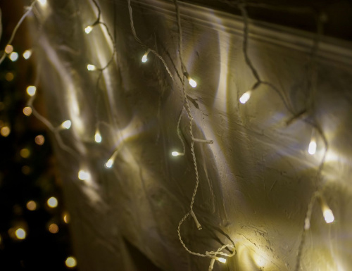 Светодиодная гирлянда Бахрома мерцающая, 175 тёплых белых LED-огней, 7.5х0.5 м, белый провод ПВХ, уличная, Kaemingk фото 4