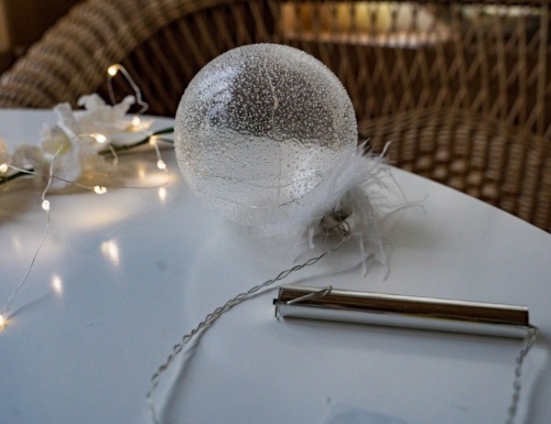 Светящийся ёлочный шар "Чудо в пёрышках", стекло, 10 тёплых белых микро LED-огней, 12 см, Peha Magic фото 2