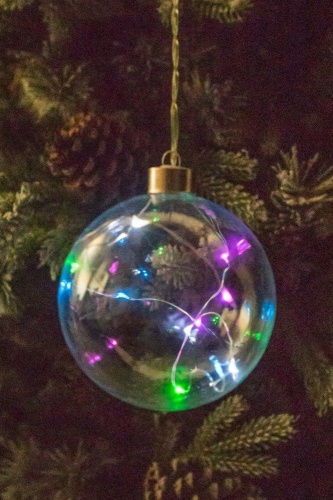 Светящийся ёлочный шар "Радужные светлячки", стекло, 10 разноцветных микро LED-огней, 10 см, Peha Magic фото 2