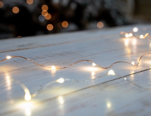 Гирлянда "Светлячки", 100 экстра тёплых белых mini LED-ламп, 5 м, золотистый провод, таймер, батарейки, Koopman International фото 2