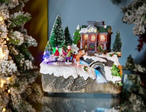 Светящаяся миниатюра "Рождественские удовольствия - оленёнок пришёл в гости" с LED-огнями и динамикой, 19х16х15 см, Kaemingk фото 4