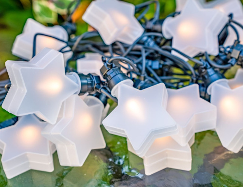 Светодиодная гирлянда Star Party Lights - ВЕСЁЛЫЕ ЗВЁЗДОЧКИ, 20 тёплых белых LED-огней, 10 м, контроллер, коннектор, чёрный провод, уличная, Winter Deco фото 2