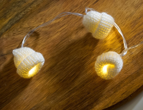Светодиодная гирлянда БЕЛОСНЕЖНЫЕ ШАПКИ, 10 тёплых белых LED-огней, 1.5+0.3 м, прозрачный ПВХ, батарейки, Koopman International фото 3