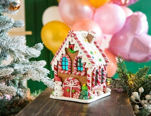 Светящаяся миниатюра "Пряничный домик с сахарной крышей" с подсветкой RGB LED-огнями, полирезин, 14х14х20.5 см, Forest Market фото 2