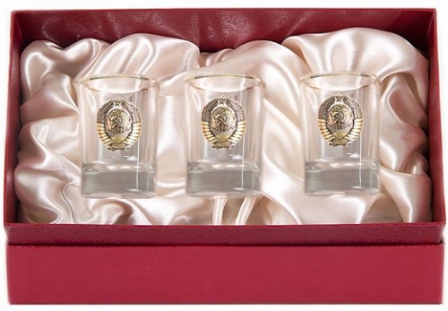 Набор из трех стопок с золотой отводкой(СССР, латунь) в картонном футляре с накладкой Подарок настоящему мужчине фото 3