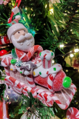 Ёлочная игрушка ПРЯНИЧНЫЙ НОВОГОДНИЙ ПАРОВОЗИК с САНТОЙ, полимерная глина, 9 см, подвеска, Kurts Adler