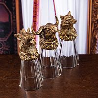 Для этого товара может быть подходящим следующий вариант:

Рюмки-перевертыши "Орел, Бык, Волк" из стекла и латуни, набор из трех штук с оригинальными изображениями животных