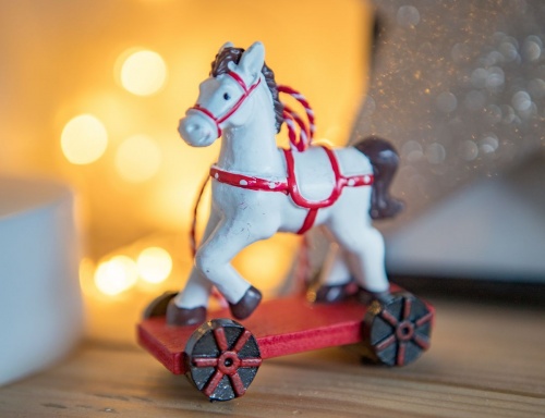 Ёлочная игрушка "Лошадка на колёсиках", полистоун, 7х6 см, Breitner фото 2