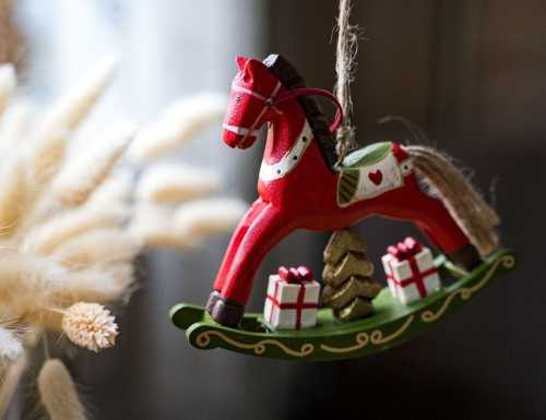 Ёлочная игрушка "Лошадка-качалка с подарками", дерево, 14 см, Breitner