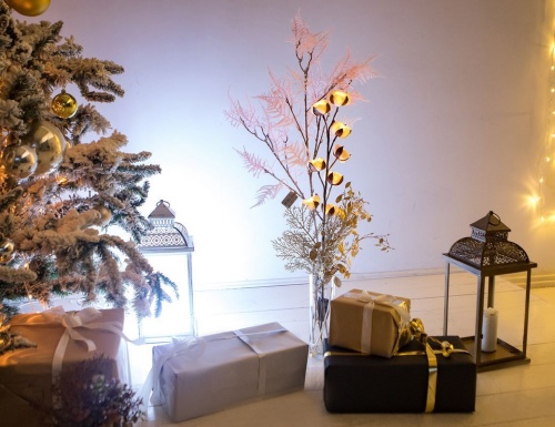 Декоративная ветка светящаяся ХЛОПОК, заснеженная, 8 тёплых белых LED-огней, 76 см, таймер, батарейки, Kaemingk фото 2