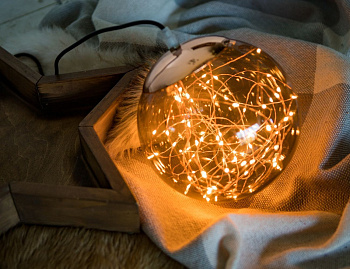 Подвесной светильник шар ВЕЧЕРНИЕ ГРЁЗЫ, прозрачный дымчато-медный, 80 экстра тёплых белых микро LED-огней, 20 см, уличный, Kaemingk (Lumineo)