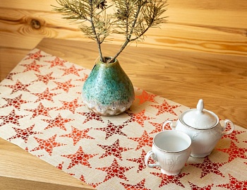 Дорожка для стола и сервировочные салфетки "Звёздный дизайн", текстиль, красный принт, набор на 4 персоны, Koopman International